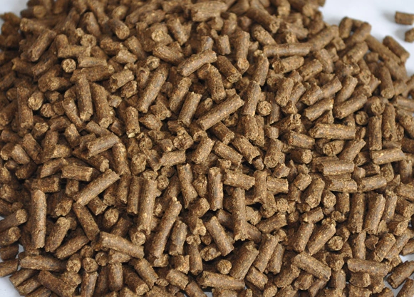 混合饲料(mixed feed)是由各种饲料原料经过简单加工混合而成,为初级配合饲料, 